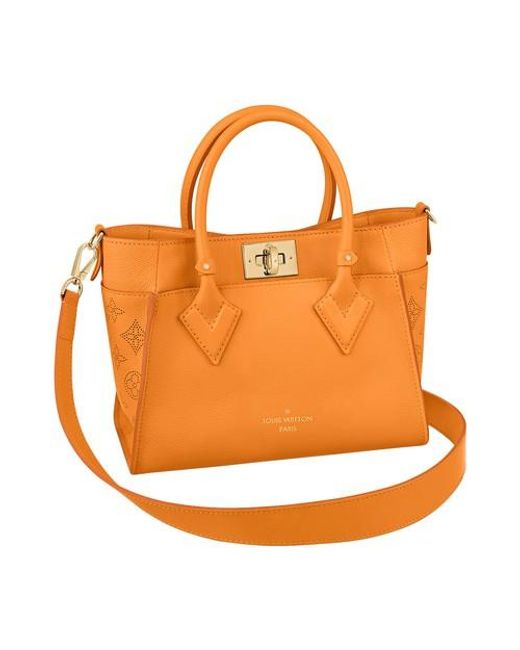 Cabas On My Side PM Louis Vuitton en coloris Orange | Lyst