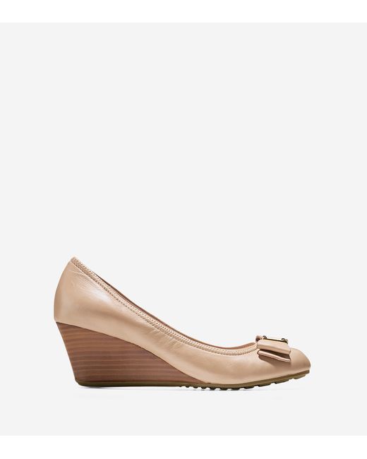 Cole haan Tali  Grand Bow Wedge  65mm in Beige Maple 