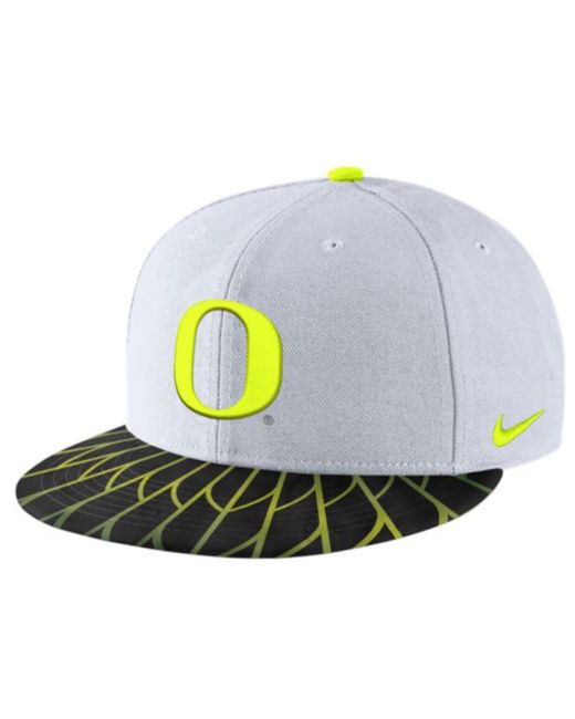 Nike White Oregon Ducks Week Zero Trainer Snapback Cap for men