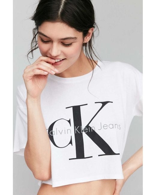 Calvin Klein Cropped Tee Shirt in White | Lyst Canada