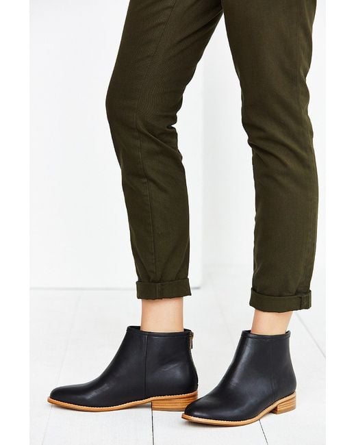 urban outfitters vix boots
