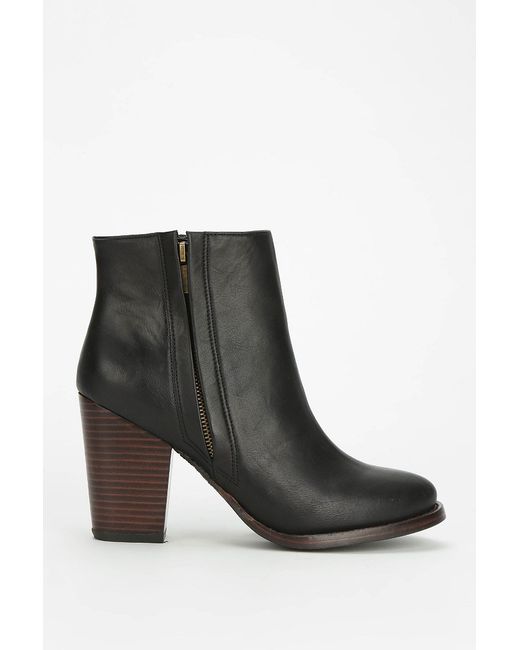 Silence + Noise Half-Stacked Heeled Ankle Boot in Black | Lyst
