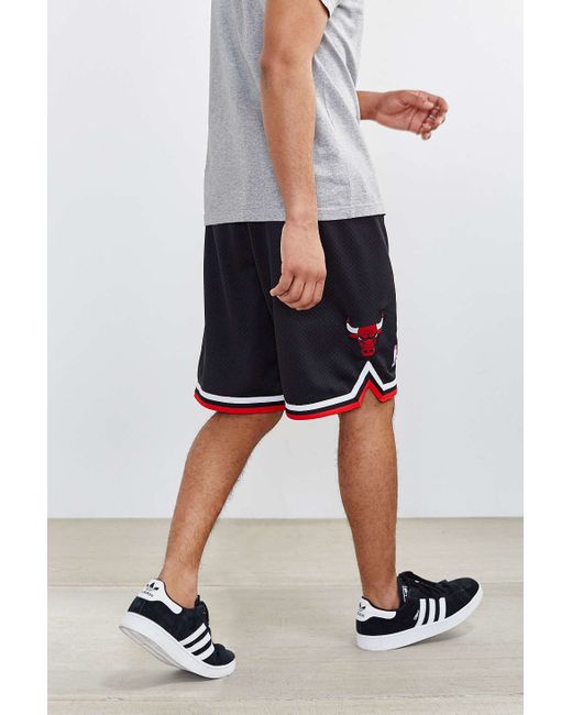 Mitchell & Ness Chicago Bulls Authentic Basketball Short in Black