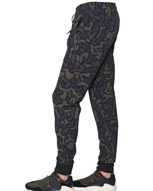camouflage jogging bottoms