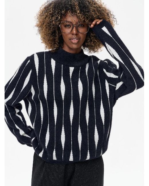 Blue Shadow Black Pullover