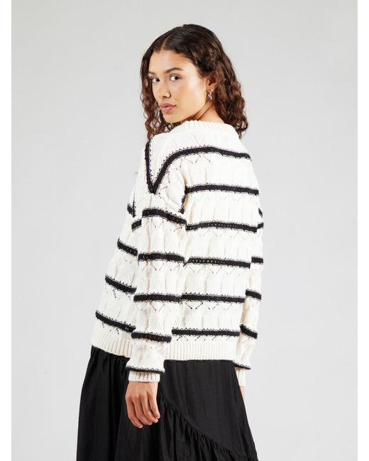 B.Young White Pullover Bymabelle