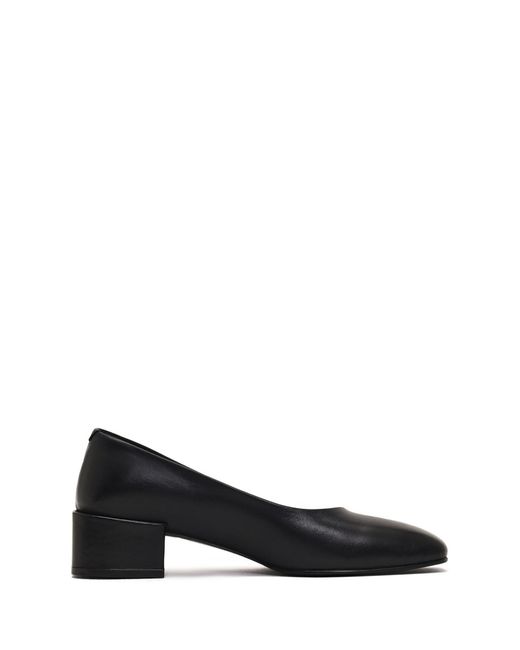 Derimod Black Pumps