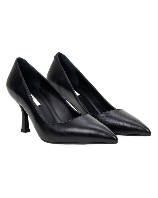 Desa Black Pumps