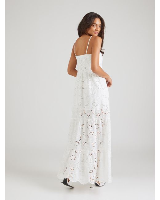 millane White Kleid
