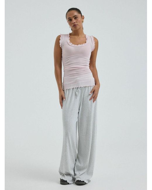 Seamless Basic White Top Flounce