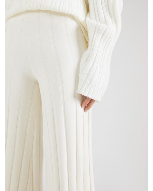 millane White Hose