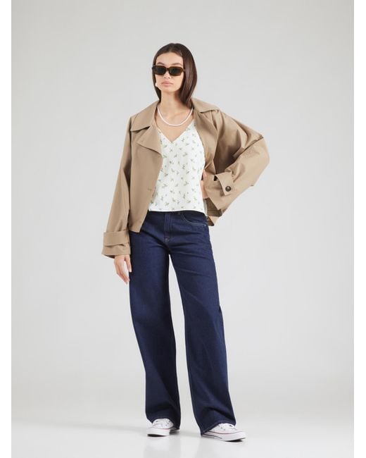 Studio Select White Top Simona
