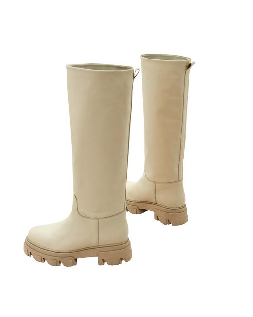 EDITED White Stiefel Gilberta
