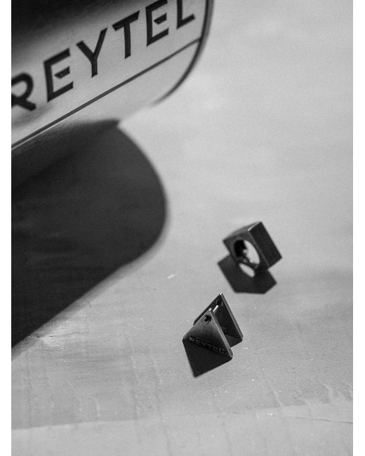 REYTEL Ohrring Winkel in Metallic für Herren
