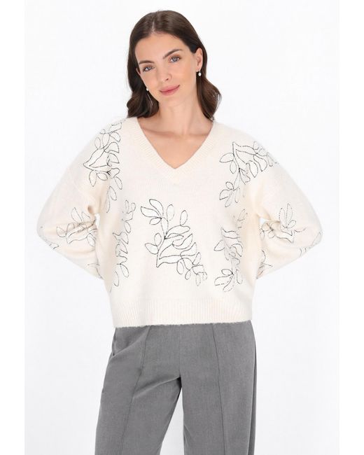 Usha White Pullover