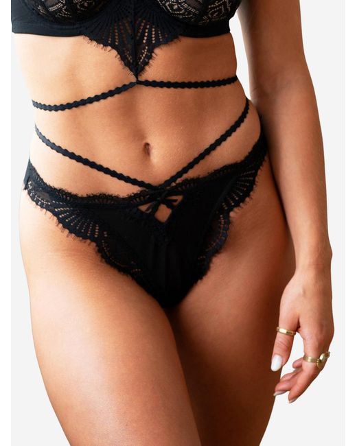 SugarShape Black String Lola