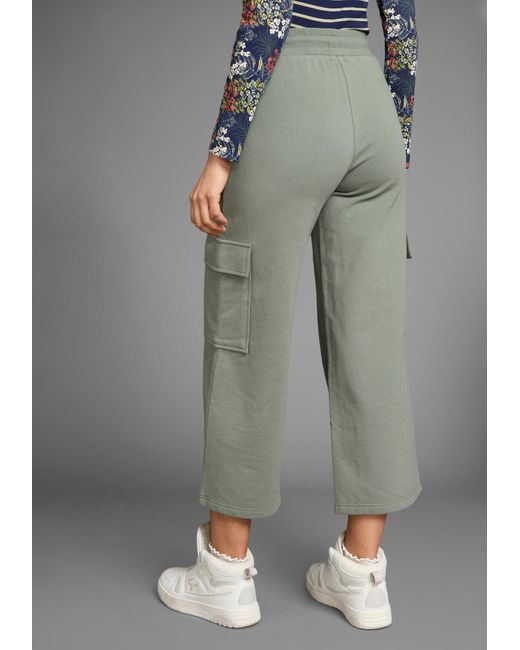 Kangaroos Green Hose