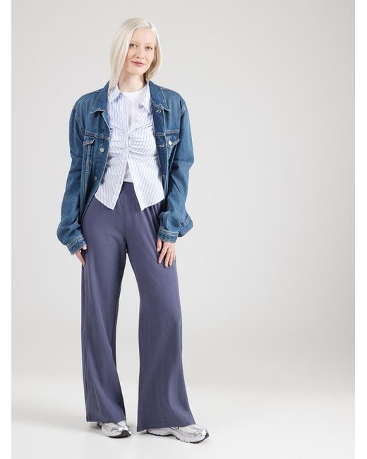 Studio Select Blue Hose Sofia