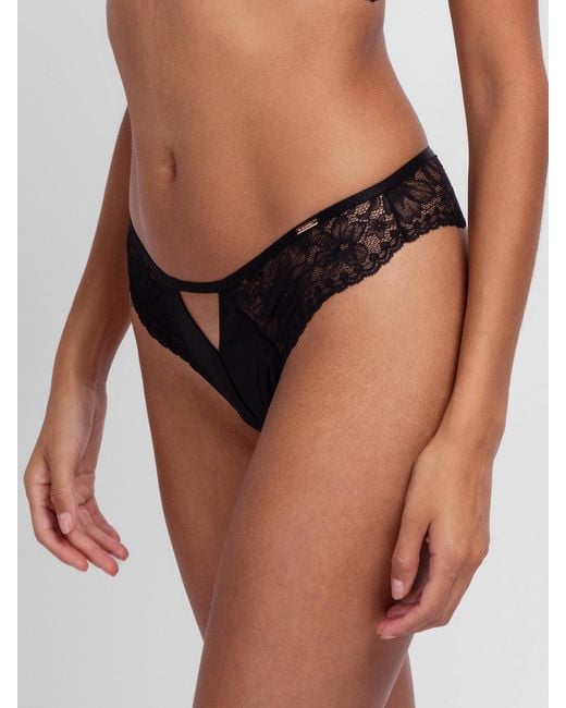 DORINA Black String (Grs)
