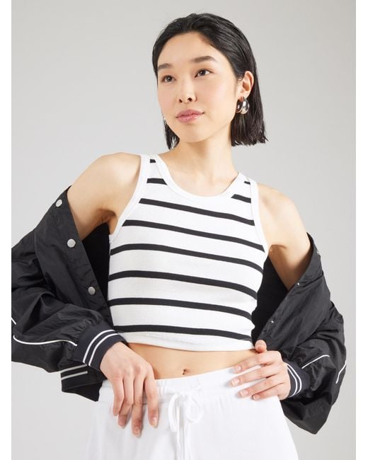 Studio Select White Top Marlene