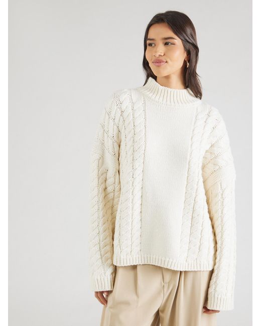 millane White Pullover