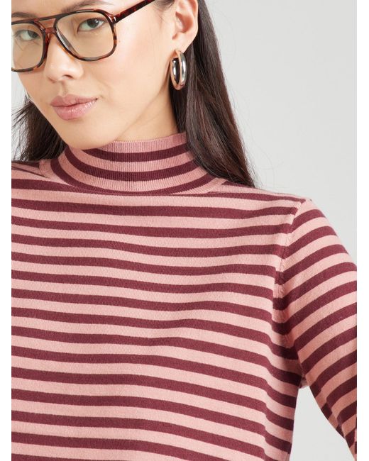 QS Red Pullover
