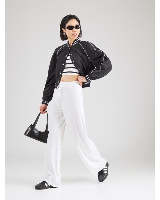Studio Select White Top Marlene