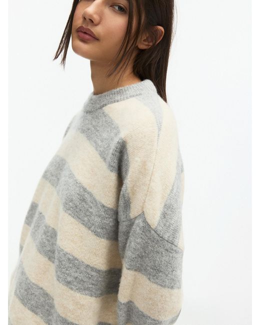 Pull&Bear White Pullover Pacific