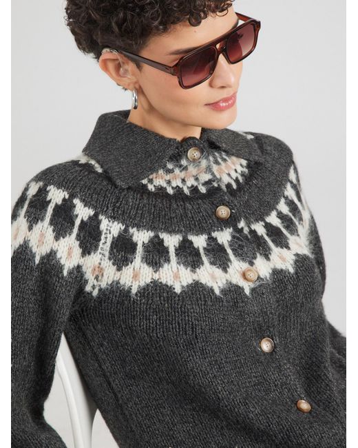 Aware Black Strickjacke
