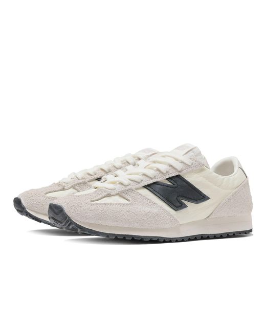 New Balance White 471