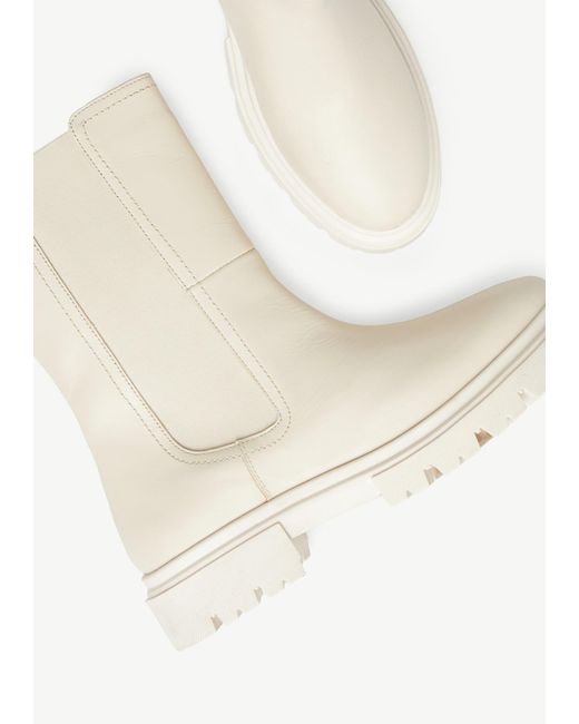 Comma, White Stiefel