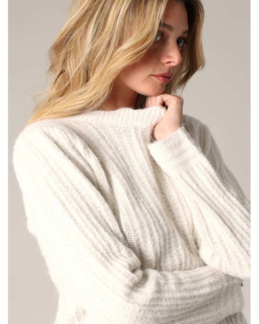 Deeluxe White Pullover Carty