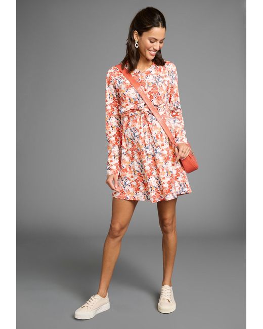Neun Monate Red Kleid