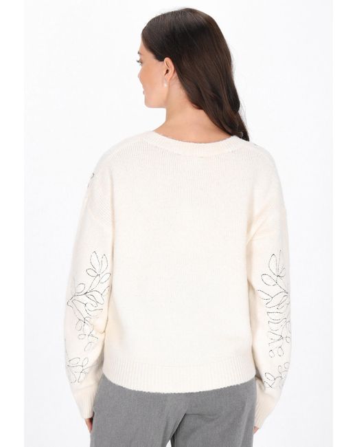 Usha White Pullover