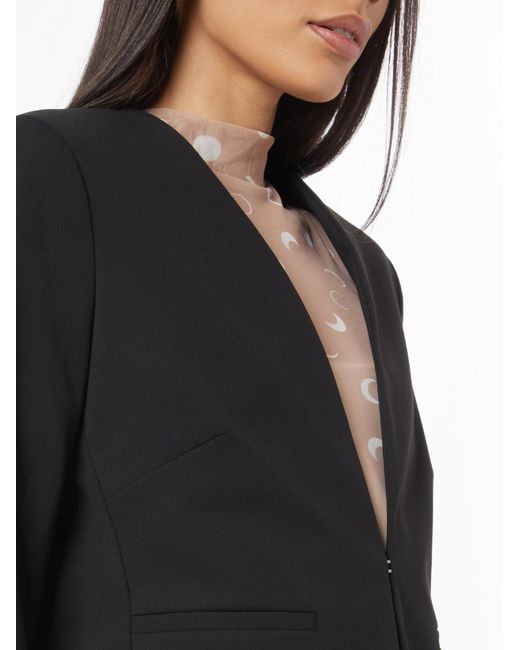 Comma, Black Blazer