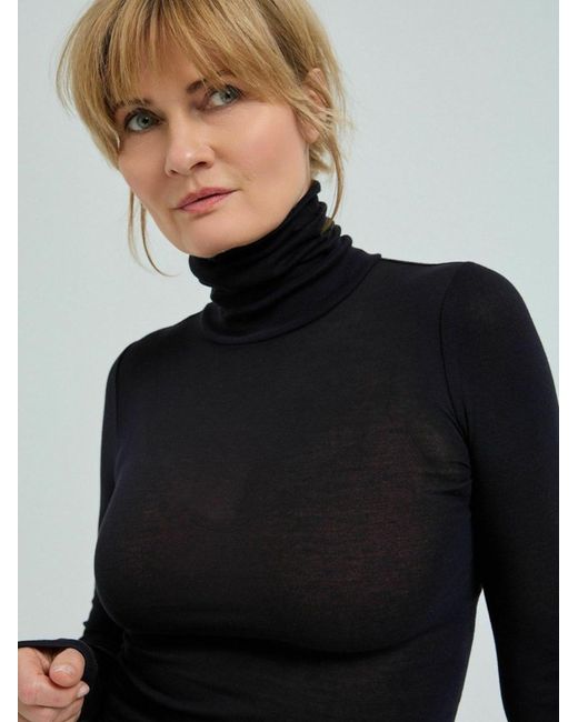 Seamless Basic Black Sweater Nouveau