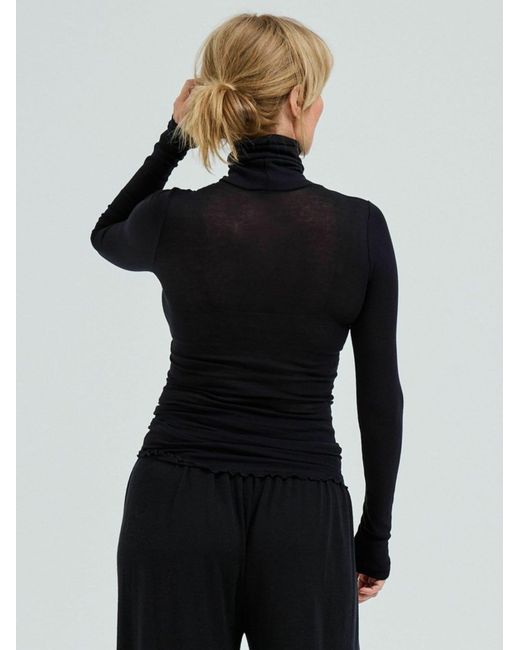 Seamless Basic Black Sweater Nouveau