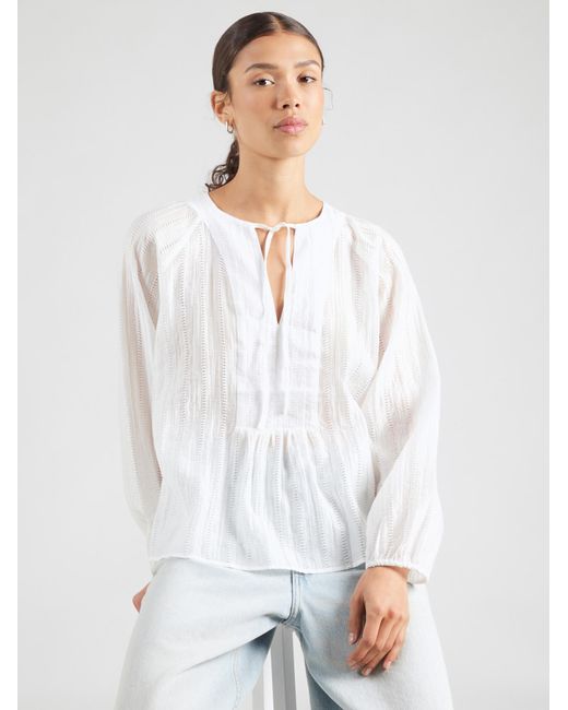 Comma, White Bluse