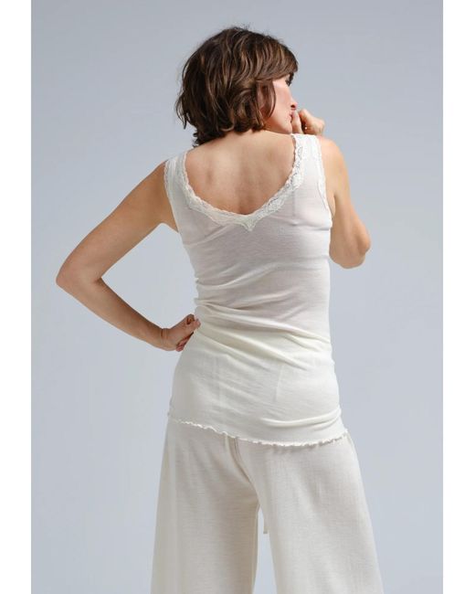 Seamless Basic White Top