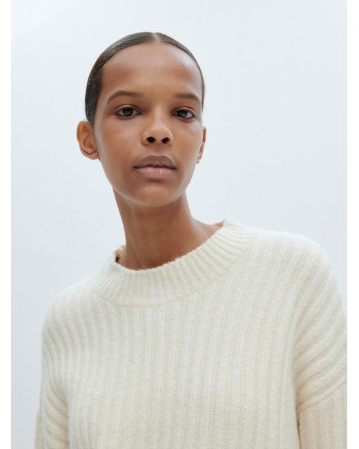 EDITED White Pullover Narumol