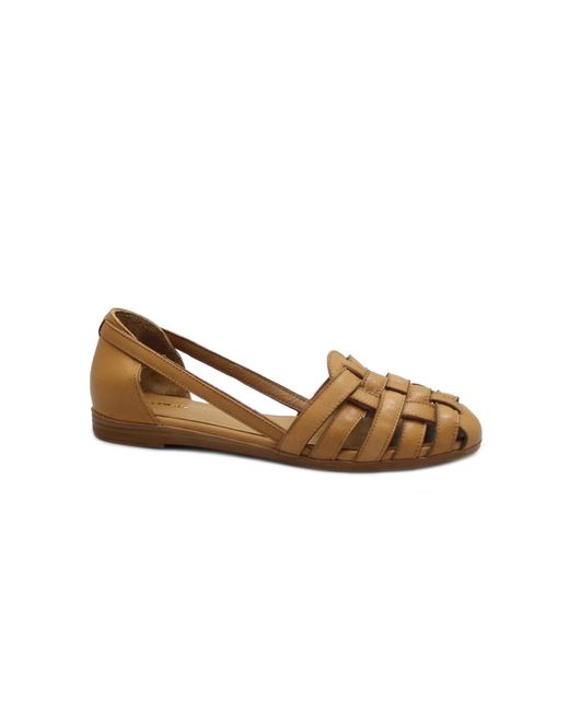 Frau Brown Ballerina