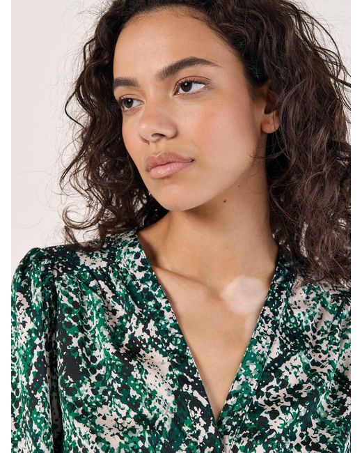 Apricot Green Bluse