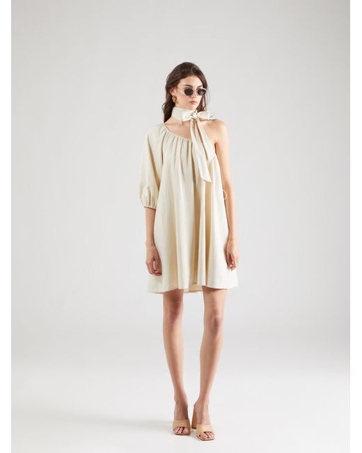 millane White Kleid