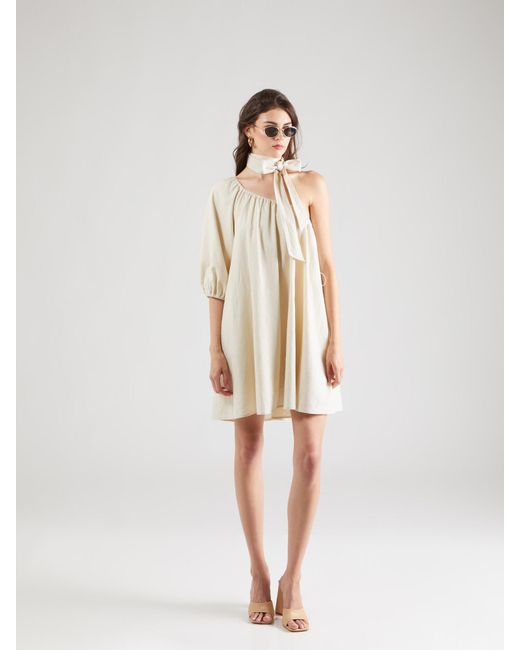 millane White Kleid