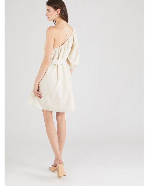 millane White Kleid