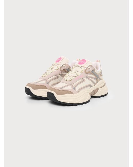 Buffalo White Sneaker Claw