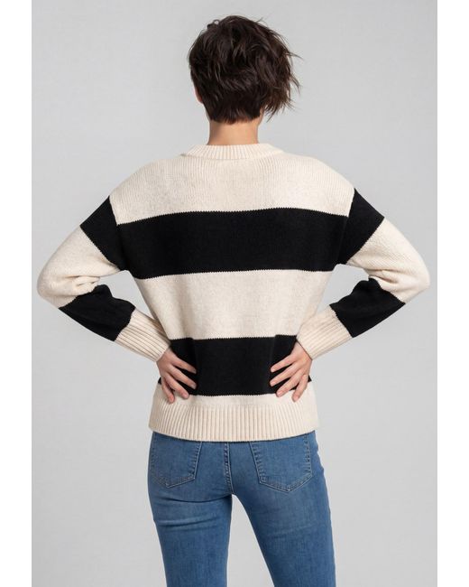 KIANNA Black Pullover Comfy