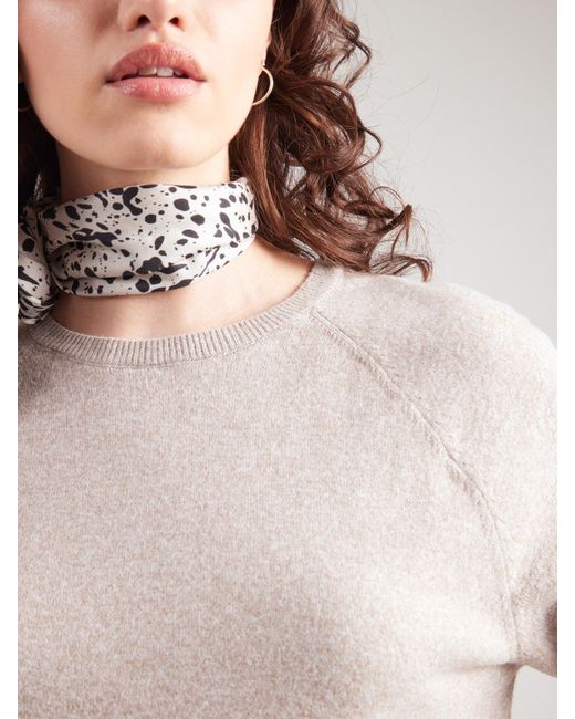 Pieces White Pullover Pcbree