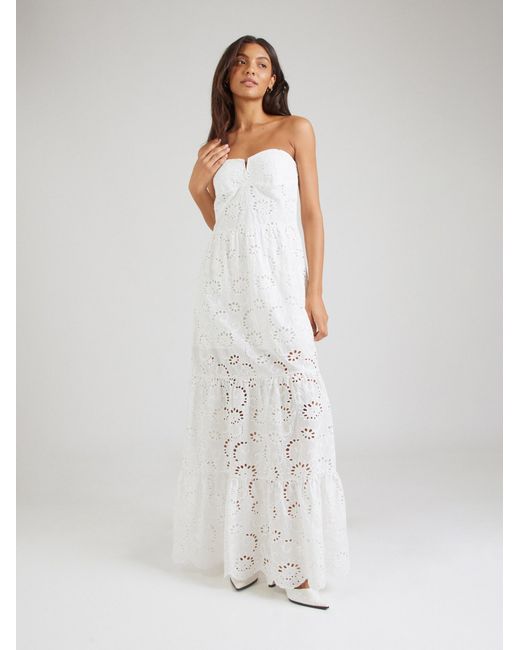 millane White Kleid
