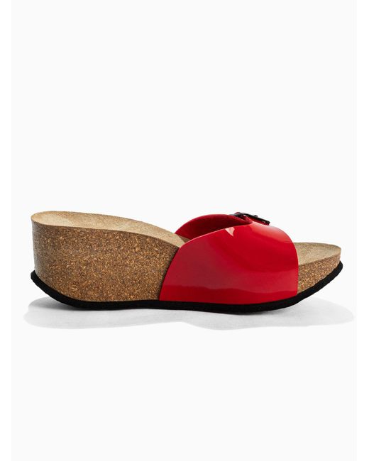 Bayton Red Clogs